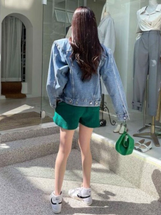 Classic Never Outdated Hong Ko - Street Fashion Hong Kong 评论和价格