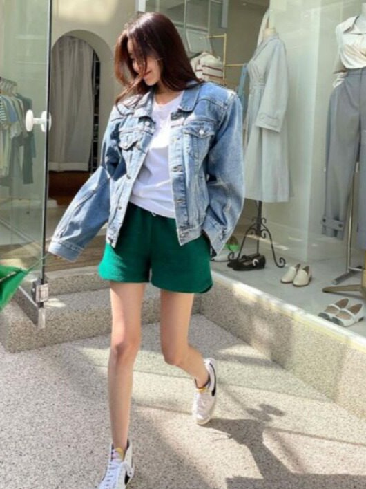 Classic Never Outdated Hong Ko - Street Fashion Hong Kong 评论和价格