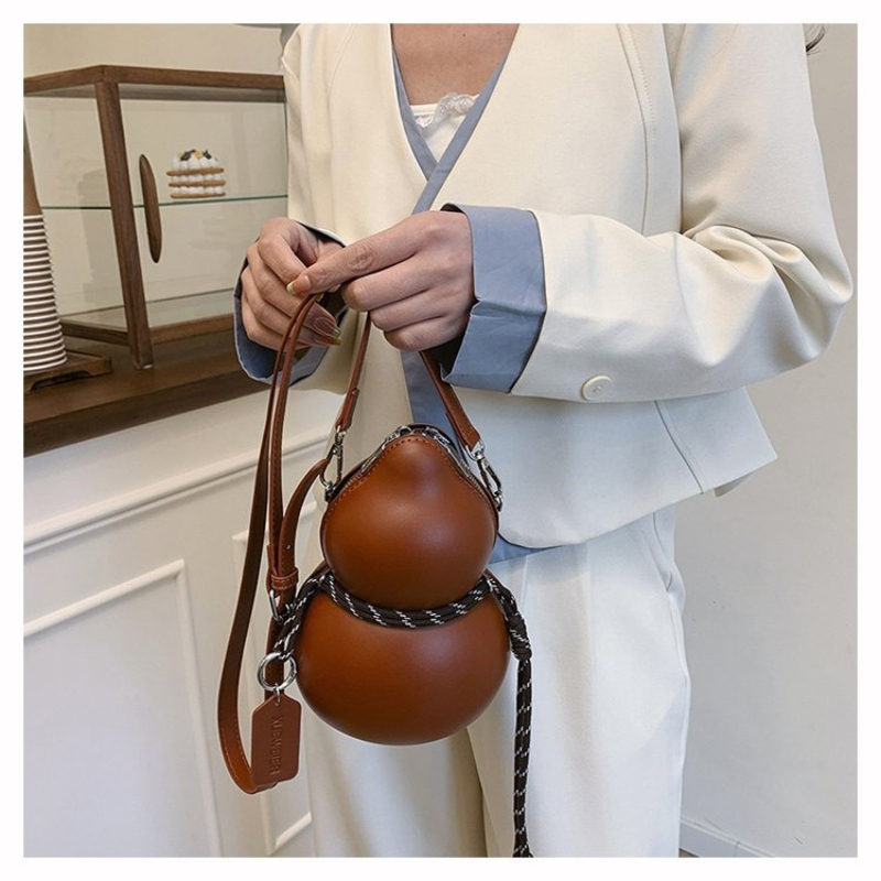 Gourd Shape Crossbody Bag Russ - Street Fashion Russia 评论和价格
